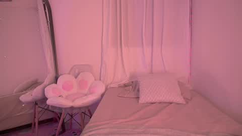 Snapshot of _available_ chatting on 03.02.26 _available_ online show from 03.02.26