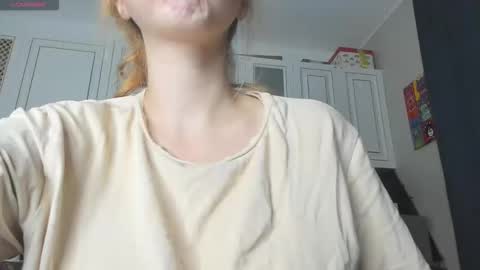 Snapshot of _axolot_ chatting on 10.21.25 Olivia online show from 10.21.25