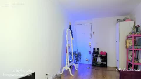 Snapshot of _bellaela chatting on 02.27.25 Ella online show from 02.27.25