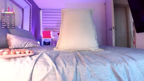 _bellaswwet_ online show from 02.21.26