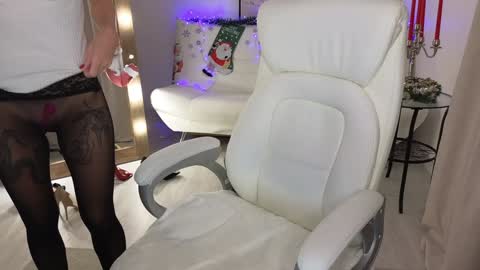 Snapshot of _beylly chatting on 12.13.24 Beylly online show from 12.13.24