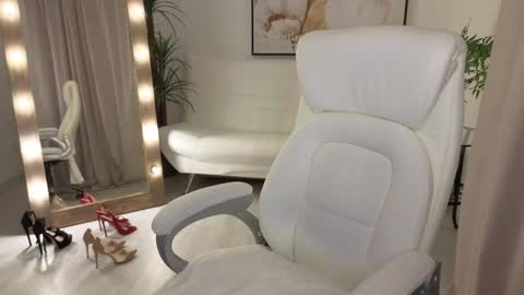 Snapshot of _beylly chatting on 01.12.25 Beylly online show from 01.12.25