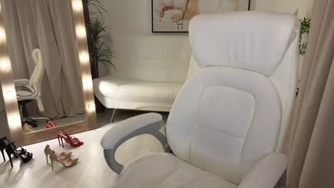 Snapshot of _beylly chatting on 01.17.25 Beylly online show from 01.17.25