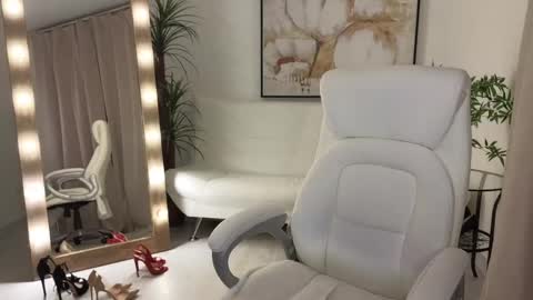 Snapshot of _beylly chatting on 02.12.25 Beylly online show from 02.12.25