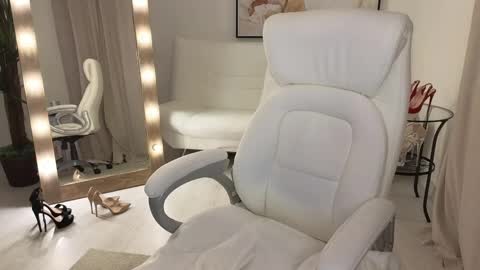 Snapshot of _beylly chatting on 03.06.25 Beylly online show from 03.06.25