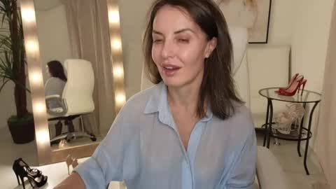 Snapshot of _beylly chatting on 03.11.25 Beylly online show from 03.11.25