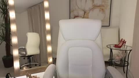 Snapshot of _beylly chatting on 03.11.25 Beylly online show from 03.11.25