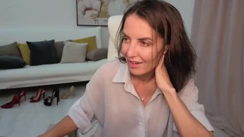 Snapshot of _beylly chatting on 09.11.25 Beylly online show from 09.11.25