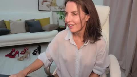 Snapshot of _beylly chatting on 09.24.25 Beylly online show from 09.24.25