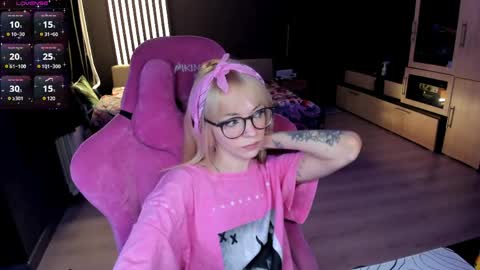 Snapshot of _black_fox__ chatting on 05.20.26 Olivia Subscribe to my Fansly - online show from 05.20.26