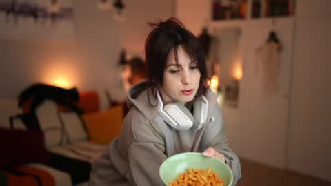 Lili online show from 10.31.25