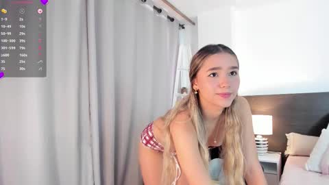 Snapshot of _bleuelune chatting on 09.28.25 Mary online show from 09.28.25