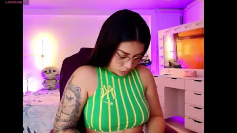 Snapshot of _blind_melon_ chatting on 11.04.25 _blind_melon_ online show from 11.04.25