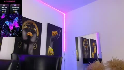 Snapshot of _brenna_hanson_ chatting on 02.08.25 Brenna online show from 02.08.25