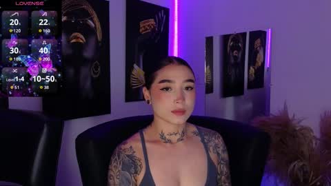 Snapshot of _brenna_hanson_ chatting on 11.03.25 Brenna online show from 11.03.25