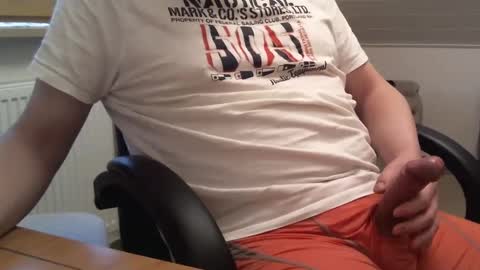Snapshot of _buwe22_ chatting on 01.05.25 Uwe online show from 01.05.25
