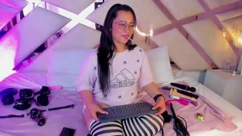 Caroline Sweet online show from 12.06.24