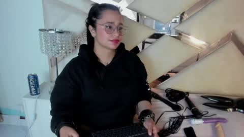 Caroline Sweet online show from 01.10.25