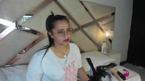 Caroline Sweet online show from 01.11.25