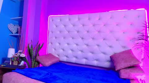 Caroline Sweet online show from 01.20.25