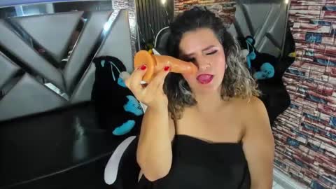 Snapshot of _casandra11 chatting on 01.05.25 _casandra11 online show from 01.05.25