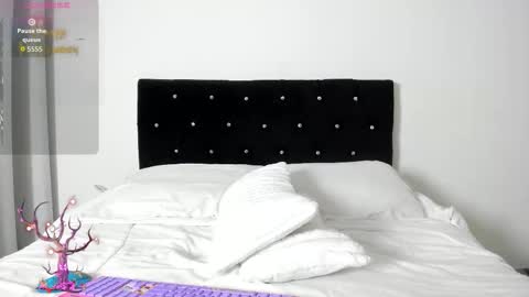 Bella  online show from 10.17.25