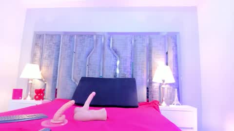 Snapshot of _ciara_benet_ chatting on 10.09.25 _ciara_benet_ online show from 10.09.25