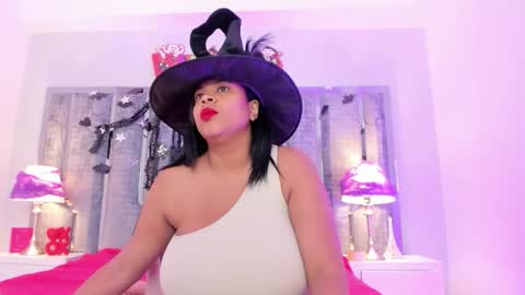 Snapshot of _ciara_benet_ chatting on 10.18.25 _ciara_benet_ online show from 10.18.25