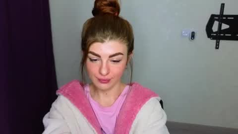 Snapshot of _comefeelme_ chatting on 02.06.25 D online show from 02.06.25