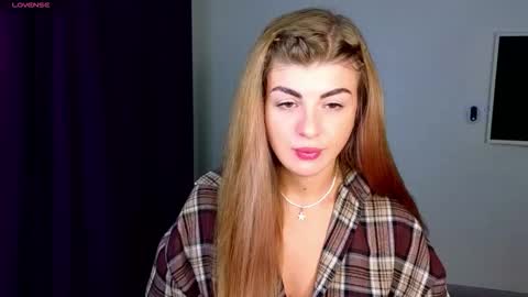 Snapshot of _comefeelme_ chatting on 10.20.25 D online show from 10.20.25