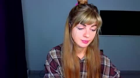 Snapshot of _comefeelme_ chatting on 10.29.25 D online show from 10.29.25