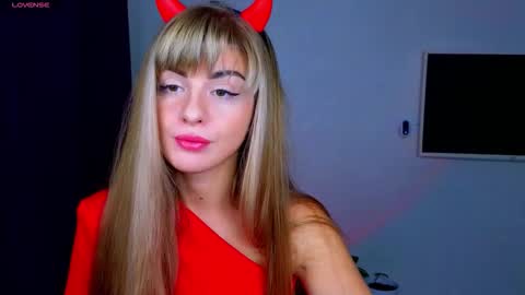 Snapshot of _comefeelme_ chatting on 11.01.25 D online show from 11.01.25