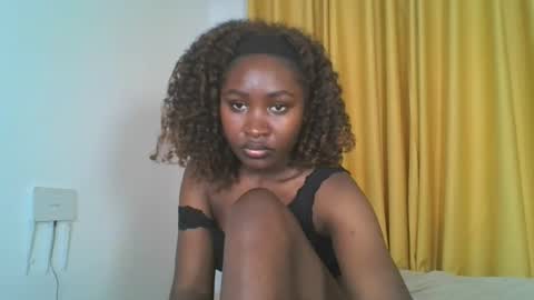 Snapshot of _cutestephanie chatting on 09.28.25 STEPH online show from 09.28.25