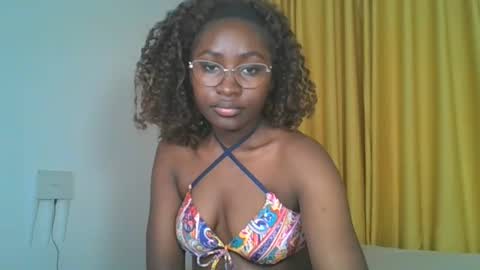 Snapshot of _cutestephanie chatting on 09.29.25 STEPH online show from 09.29.25