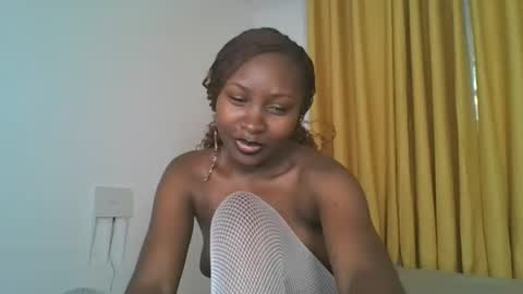 Snapshot of _cutestephanie chatting on 10.12.25 STEPH online show from 10.12.25
