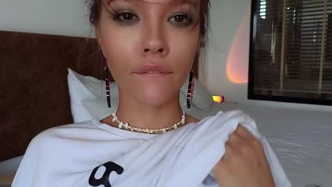 Snapshot of _demi_dee_ chatting on 10.13.25 DemiDee online show from 10.13.25