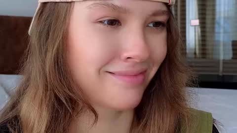 Snapshot of _demi_dee_ chatting on 10.27.25 DemiDee online show from 10.27.25