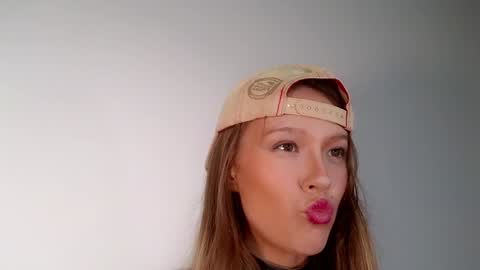 Snapshot of _demi_dee_ chatting on 11.14.25 DemiDee online show from 11.14.25