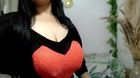 Snapshot of _donniia_ chatting on 06.12.26 Dannia online show from 06.12.26