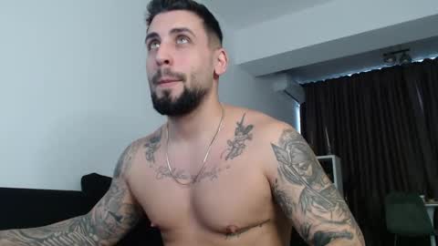 Snapshot of _dylangreen chatting on 11.01.25 Dylan online show from 11.01.25