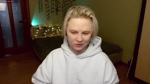 Snapshot of _elven_dreams__ chatting on 12.12.24 chloue and Gretta online show from 12.12.24