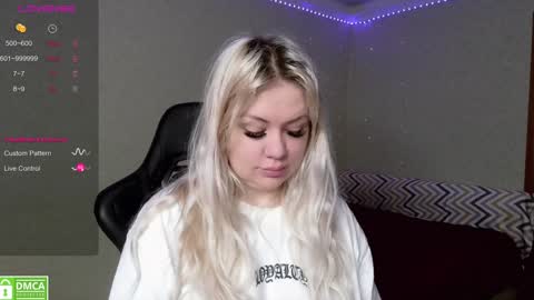 Snapshot of _elven_dreams__ chatting on 12.22.24 chloue and Gretta online show from 12.22.24