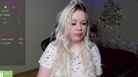 Snapshot of _elven_dreams__ chatting on 12.23.24 chloue and Gretta online show from 12.23.24