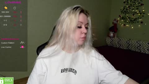 Snapshot of _elven_dreams__ chatting on 12.25.24 chloue and Gretta online show from 12.25.24