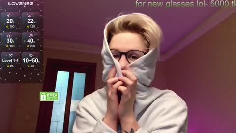 Snapshot of _elven_dreams__ chatting on 01.04.25 chloue and Gretta online show from 01.04.25