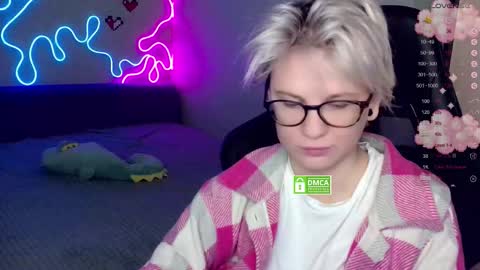 chloue and Gretta online show from 11.15.25