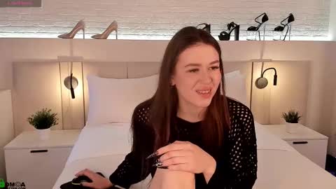 Snapshot of _emiliaa_ chatting on 10.12.25 Milana online show from 10.12.25