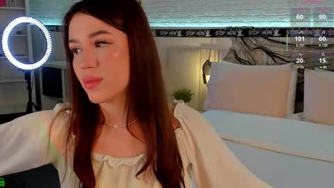 Snapshot of _emiliaa_ chatting on 10.19.25 Milana online show from 10.19.25