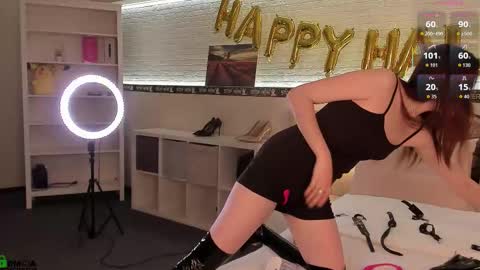 Snapshot of _emiliaa_ chatting on 10.30.25 Milana online show from 10.30.25