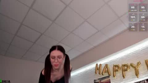 Snapshot of _emiliaa_ chatting on 10.31.25 Milana online show from 10.31.25